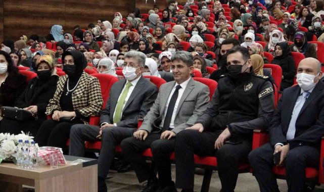 Van'da "Mutlu ve Huzurlu Ailenin Sırları" programı düzenlendi