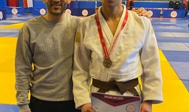 Vanlı judocudan altın madalya