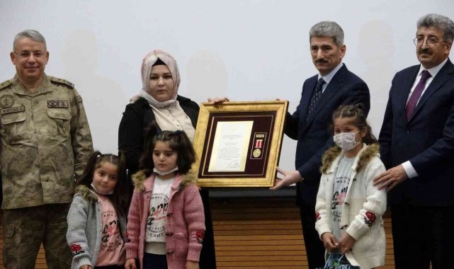 Vanlı şehit ailelerine 'Devlet Övünç Madalyası' takdim edildi