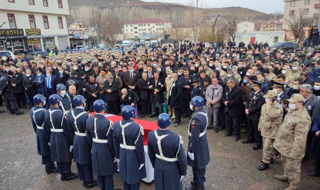 Vanlı şehit gözyaşları arasında son yolculuğuna uğurlandı