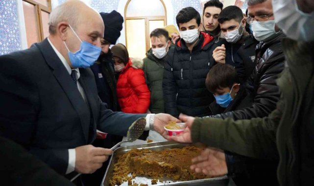 Vatandaşlara helva ikramı