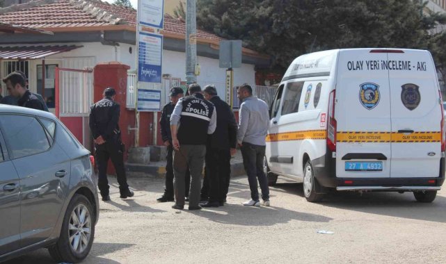 Velilerin okul önündeki kavgasında kan aktı