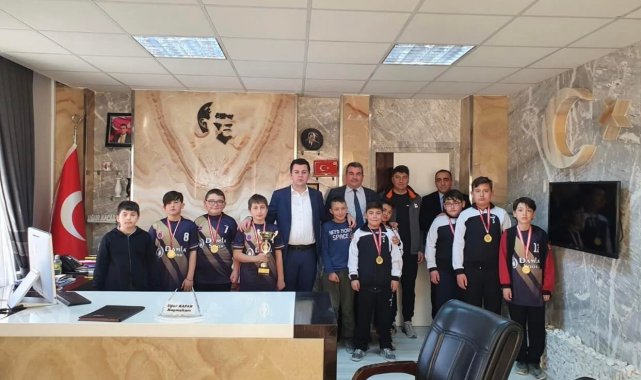 Voleybol &#039;da Afyonkarahisar&#039;ı temsil edecekler