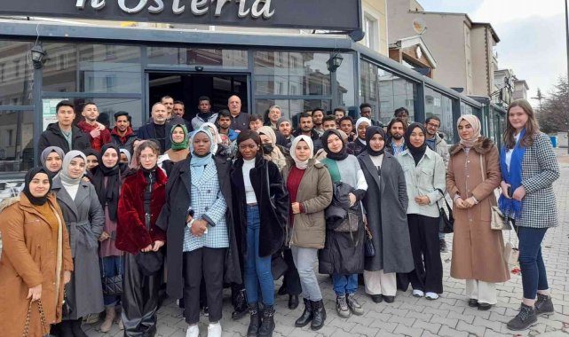 Yabancı öğrenciler kahvaltıda bir araya geldi