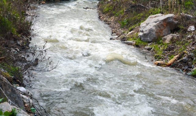 Yağışlı havalar Köşk Çayı&#039;nı coşturdu