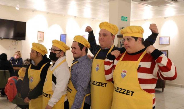 Yalova'da down sendromlu çocuklar mutfakta hünerlerini sergiledi