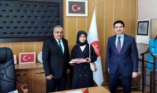 Yarışmalarda dereceye giren öğrencilere ödülleri verildi