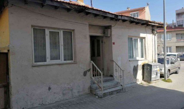 Yaşlı adam evinde ölü bulundu