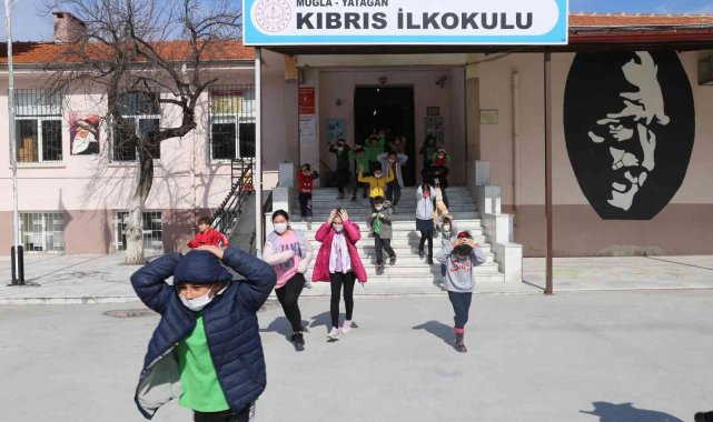 Yatağan Kıbrıs İlkokulu'nda tahliye tatbikatı yapıldı