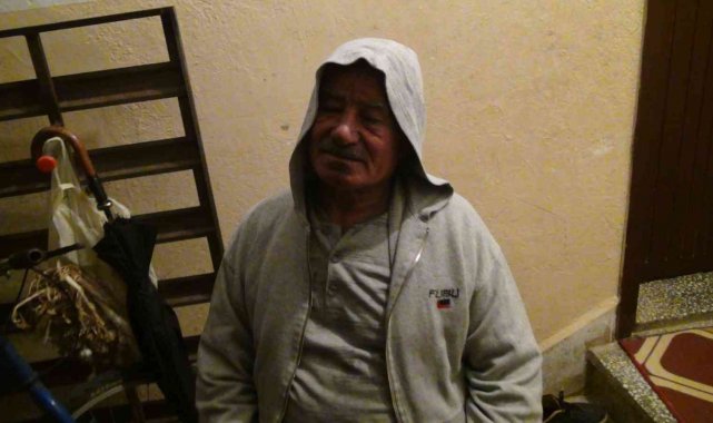 Yatağında dinlediği radyo evini yakıyordu