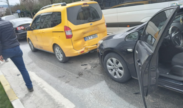 Yayalara yol verince arkadan çarptılar