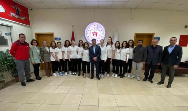 Yazıcı başarılı basketbolcuları ağırladı