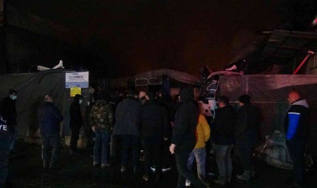 Yedek parça dükkanında çıkıp 6 iş yerine sıçrayan yangında bir kişi dumandan etkilendi