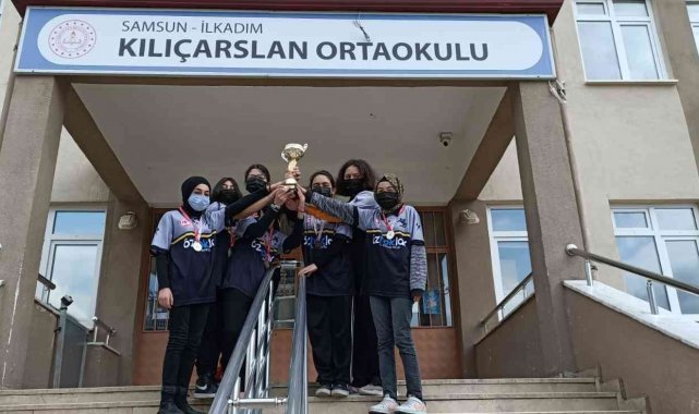 Yenilgisiz kız satranç takımı Türkiye Şampiyonası'na katılacak