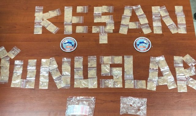 Yere atılan bir paket, torbacıyı ele verdi