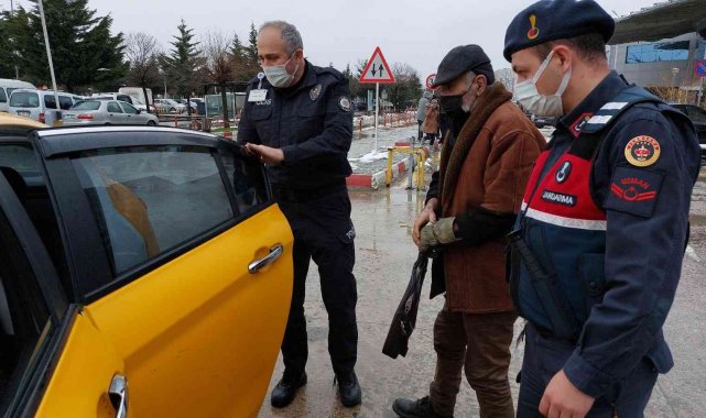 Yol parası olmadığı için acil servisten evine gidemeyen vatandaşın yardımına hastane polisi yetişti