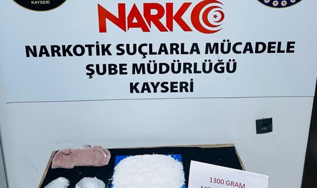 Yolcunun üzerinden 1 kilo uyuşturucu ele geçirildi