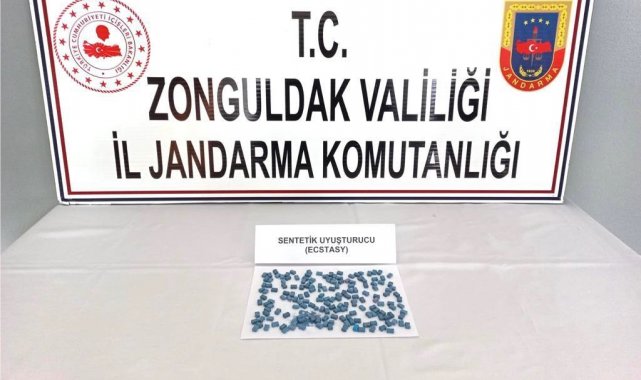 Yolcunun üzerinden 173 adet sentetik uyuşturucu çıktı