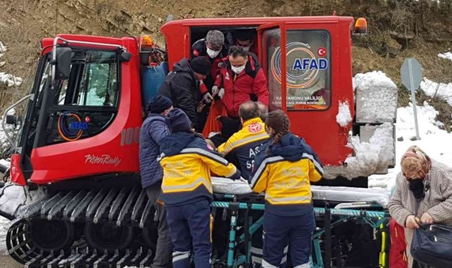Yolları kapanan köylerdeki hastaların imdadına UMKE ve AFAD ekipleri yetişiyor