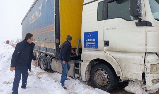Yolun kapandığını duyan kaymakam soluğu olay yerinde aldı