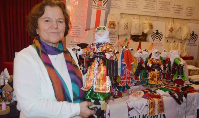 Yörelerinin tarihi kıyafetlerini bez bebeklere nakşediyorlar