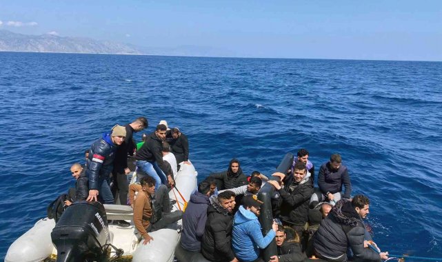 Yunanistan can sallarına bindirip geri gönderiyor