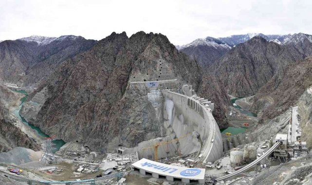 Yusufeli Barajı&#039;nda su tutma hazırlıkları devam ediyor