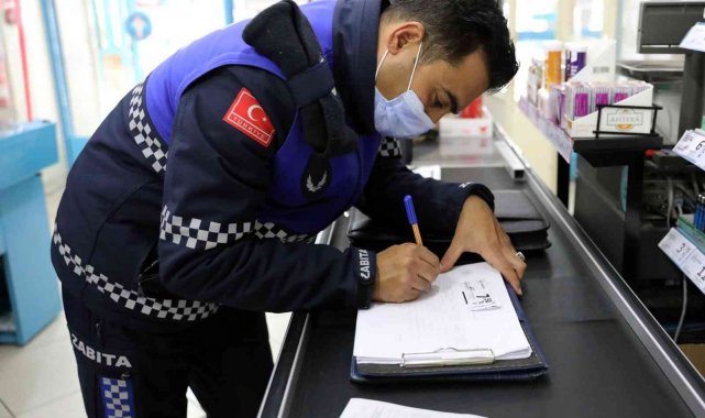 Zabıtadan marketlerde etiket denetimi