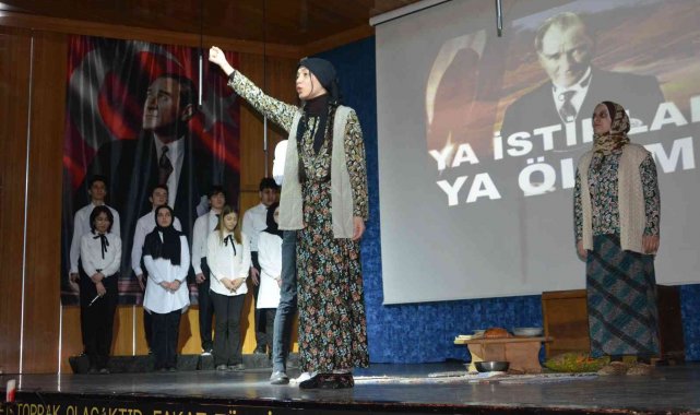 Zaferin kahramanları tiyatroyla canlandırıldı