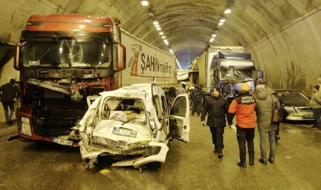 Zincirleme kazada bacakları kopan genç hastanede hayatını kaybetti