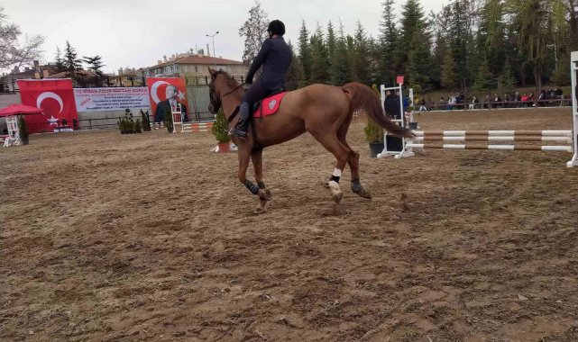 10 Nisan Polis Haftası Kupası Engel Atlama Binicilik Yarışmaları Ankara'da düzenlendi