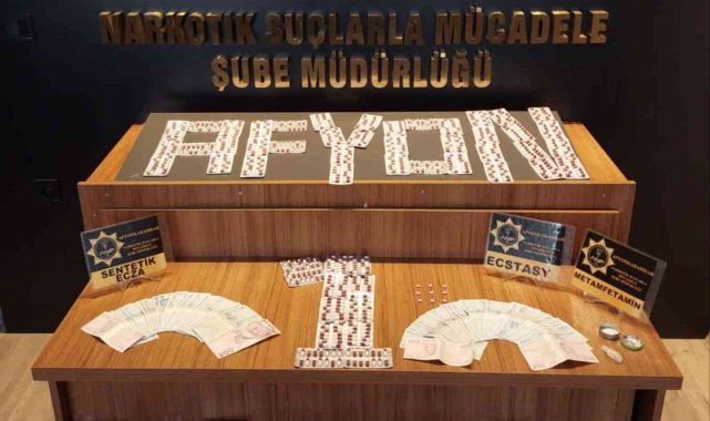 2 bine yakın uyuşturucu hapla yakalanan 3 kişi tutuklandı
