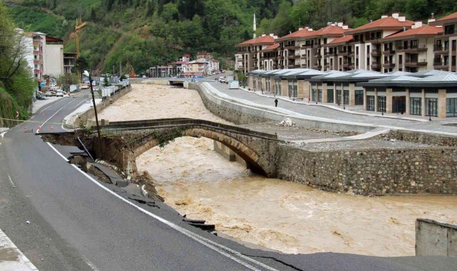 20 ay önce sel afeti yaşayan Dereli'de su seviyesi yükselen dere paniğe neden oldu