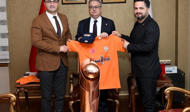 2022 Bitci Kadınlar Kadın Basketbol Türkiye Kupası Valilik makamında