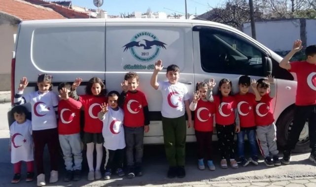 23 Nisan için miniklere ay yıldızlı hediye