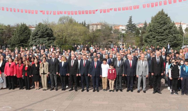 23 Nisan şenlik havasında kutlandı