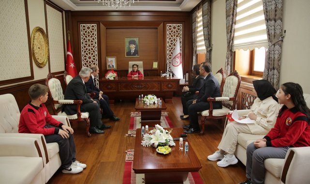 23 Nisan valilerinden akran zorbalığı ve teknoloji bağımlılığı uyarısı