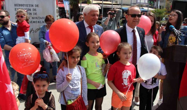23 Nisan'da yüzlerce çocuk eğlendi