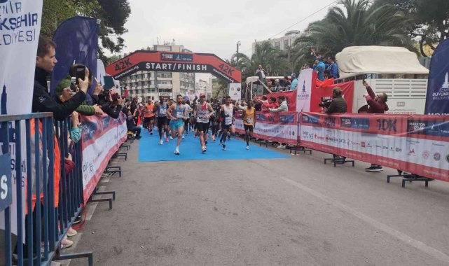 3. Uluslararası Maraton İzmir'de büyük heyecan başladı