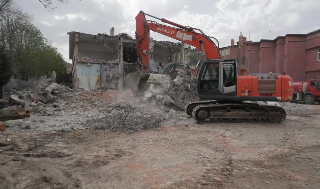 30 Ağustos İlkokulu'nun yıkımı başladı