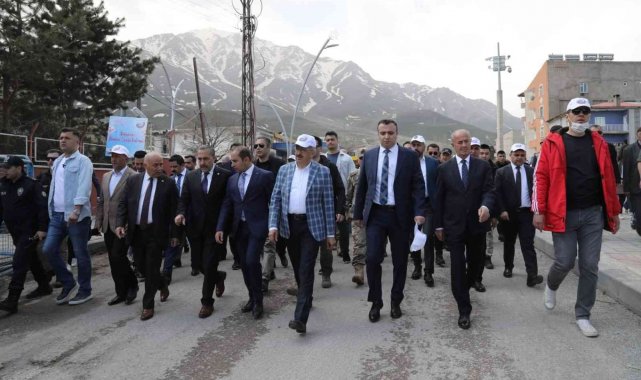 '1. Akdamar Adası Badem Çiçeği Festivali' kortej yürüyüşüyle başladı