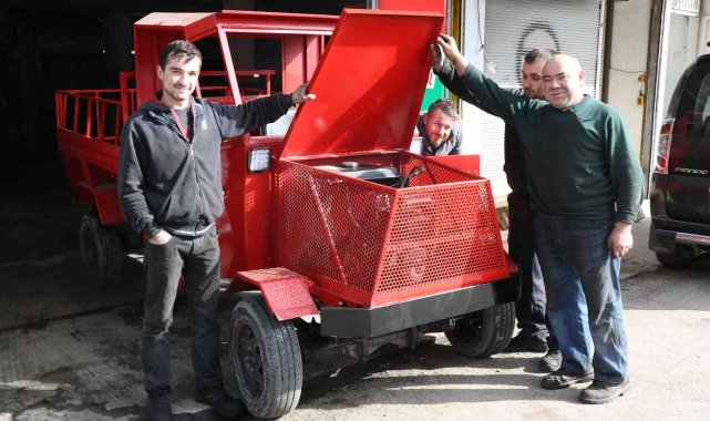 'Deli Yusuf' filmindeki arabadan esinlenerek kamyonet yaptı