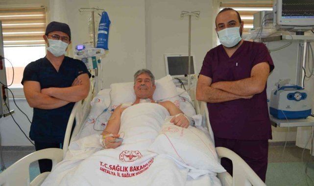 4'lü bypass ameliyatından çıktı, hekimler yeni yaşını kutladı