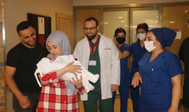 50 bin doğumda bir görülen hastalığı olan 5 aylık bebek, 7 saatlik operasyonla sağlığına kavuştu