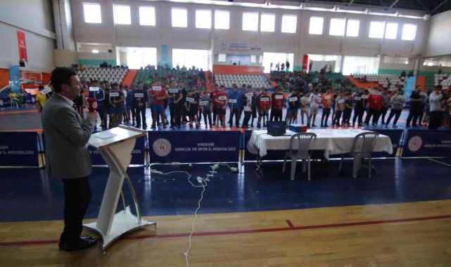55 İlden 850 sporcunun katıldığı güreş müsabakaları başladı