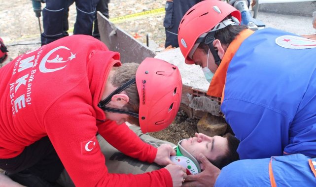 5.7'lik deprem tatbikatı gerçeği aratmadı