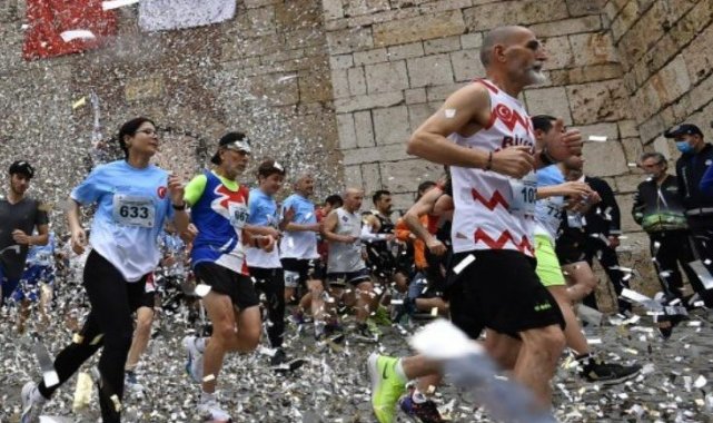 62&#039;lik atlet yarı maratona damga vurdu