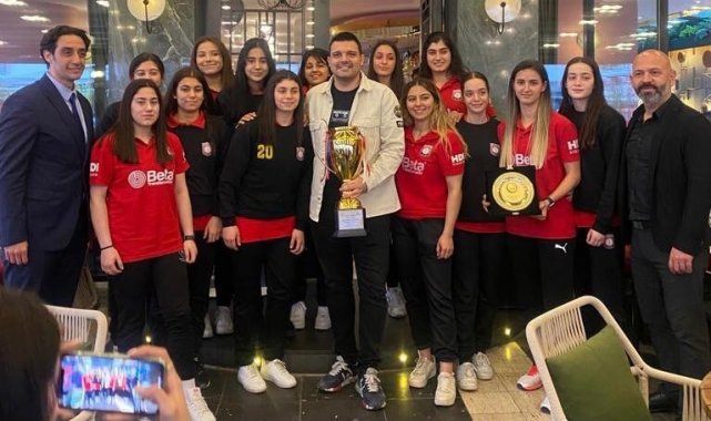 Adasokağı'na şampiyonluk yemeği