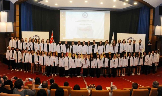 ADÜ&#039;de fizyoterapistler beyaz önlüklerini giydi