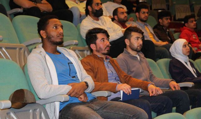 ADÜ&#039;de öğrenim gören yabancı uyruklu öğrenciler, İl Göç İdaresi personeli ile bir araya geldi